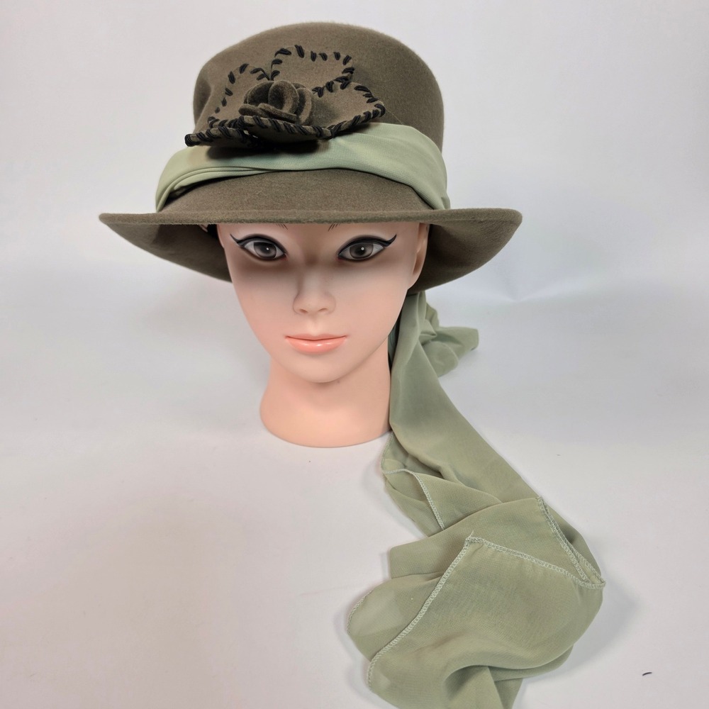 Toucan Collection Women's Wool Cloche Hat‎ Taupe Flower Scarf Accent